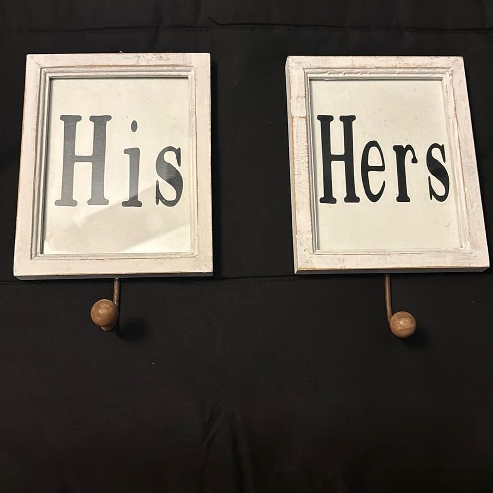 His and Hers key holders like new